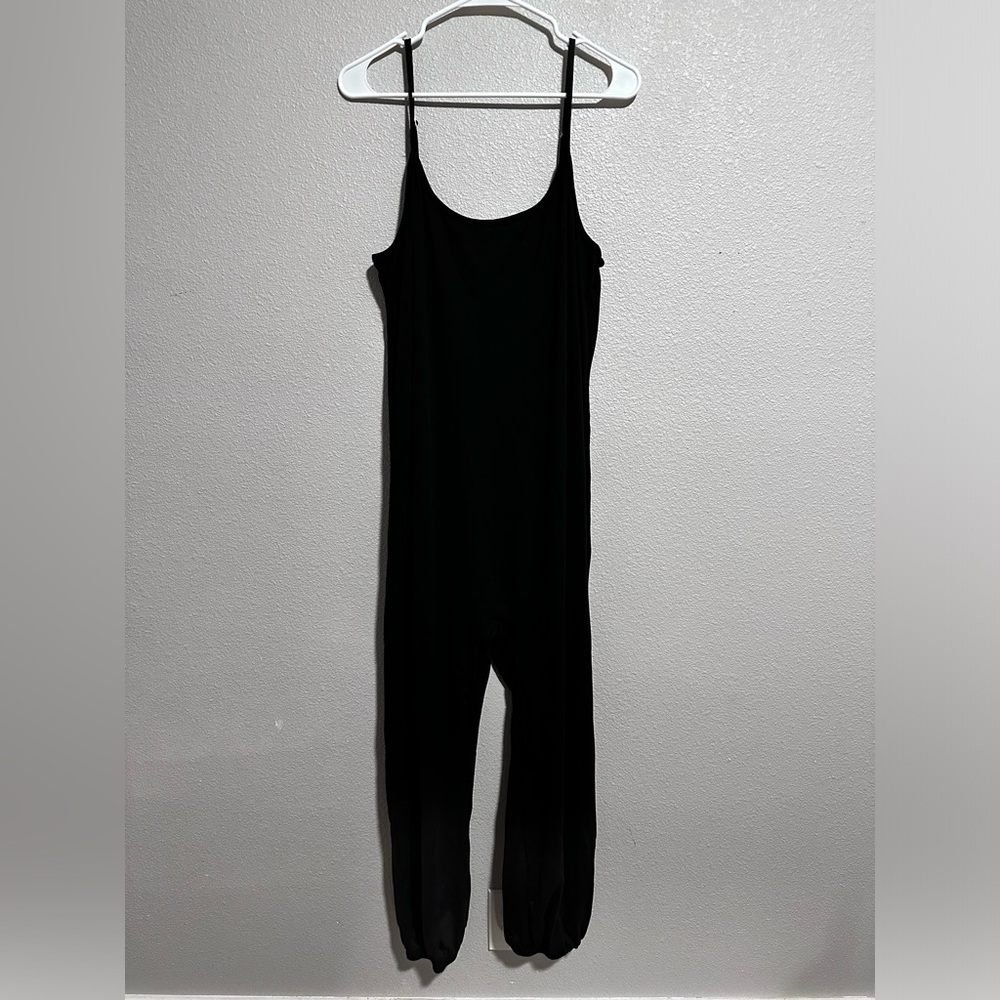 Women’s black sleeveless cropped jumpsuit